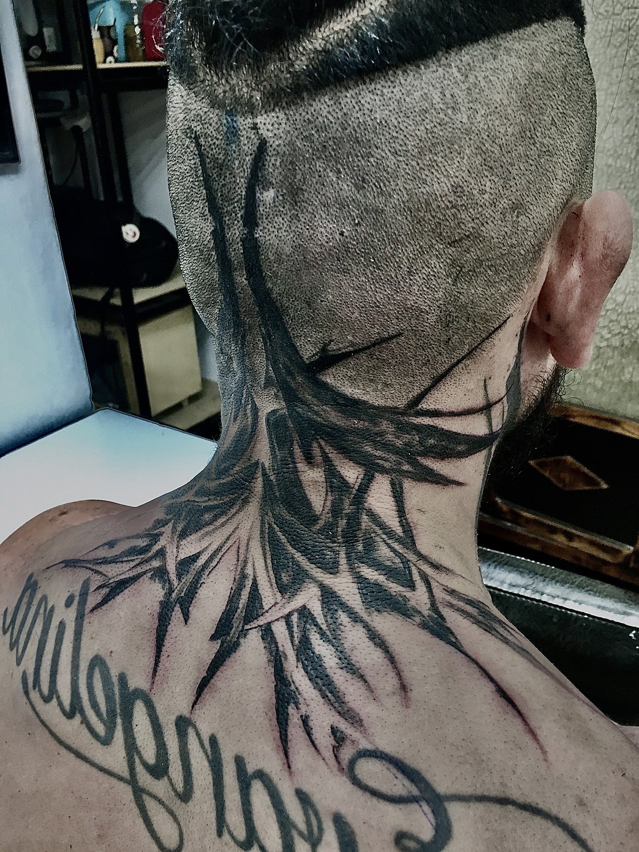 Tatuaje Blackwork de Cuello y Nuca