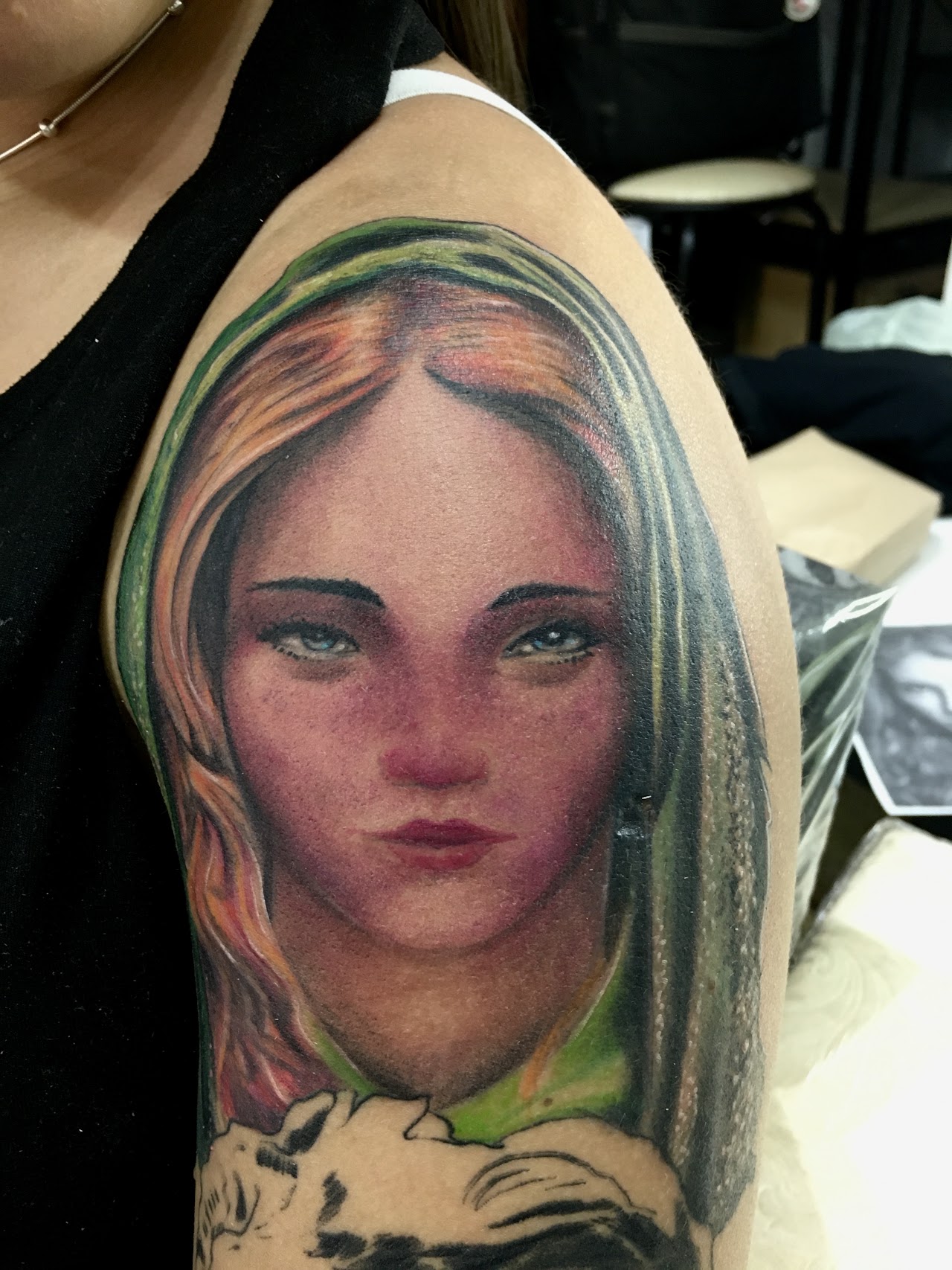 Retrato Realista a Color en el Brazo